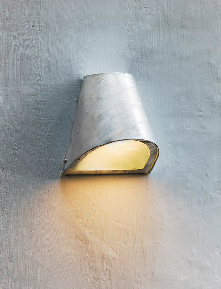 St Ives Funnel Light – Aplique de pared exterior marítimo de estilo industrial